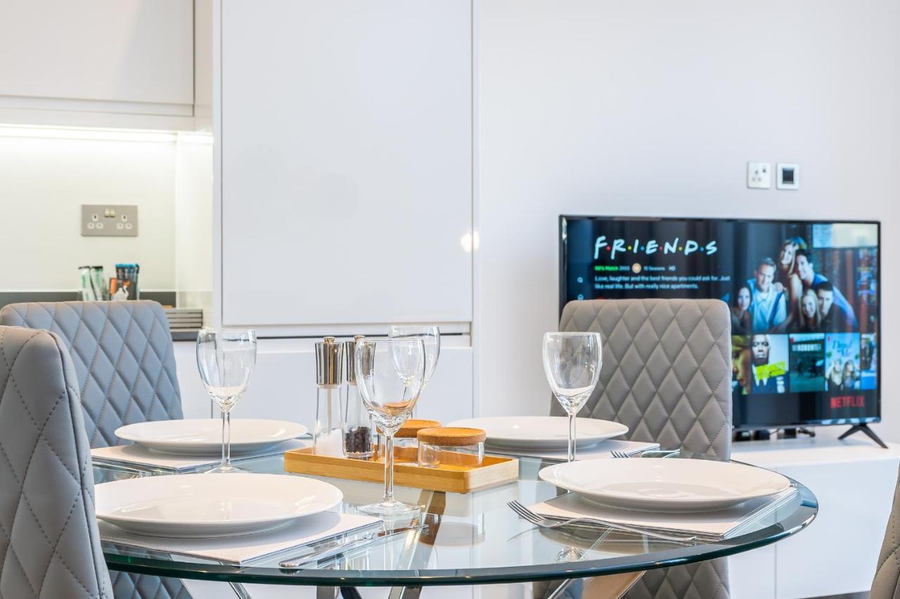 St Albans 2 Bed Luxury City Apartment, 5 Mins Walk To Train & Allocated Parking Exterior foto